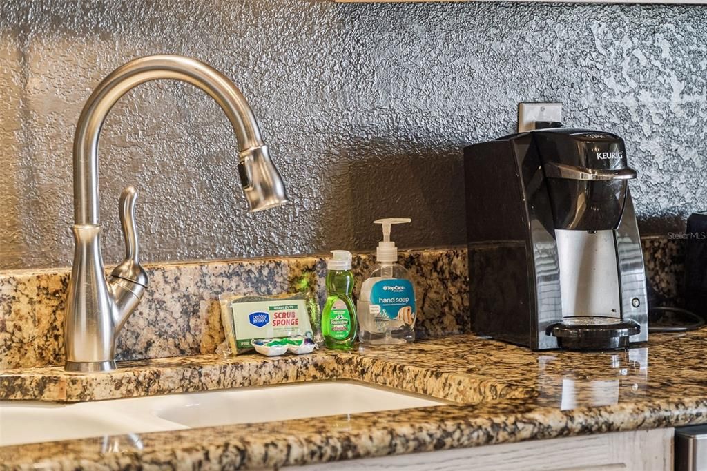 Activo con contrato: $450,000 (2 camas, 2 baños, 1045 Pies cuadrados)