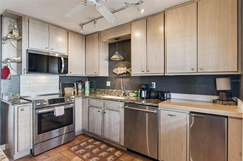 Activo con contrato: $450,000 (2 camas, 2 baños, 1045 Pies cuadrados)