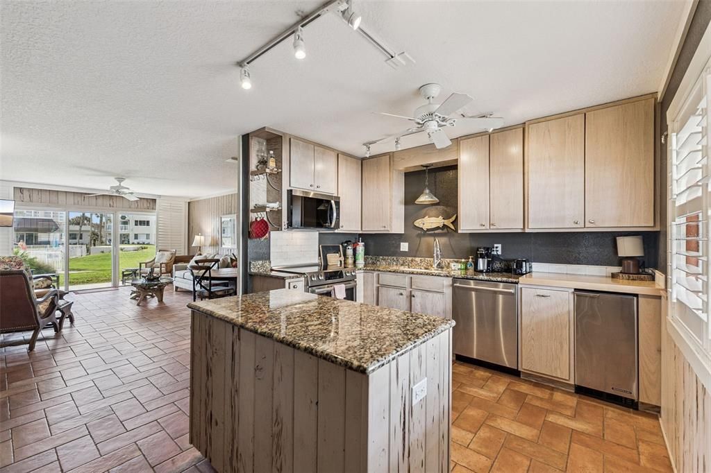 Activo con contrato: $450,000 (2 camas, 2 baños, 1045 Pies cuadrados)