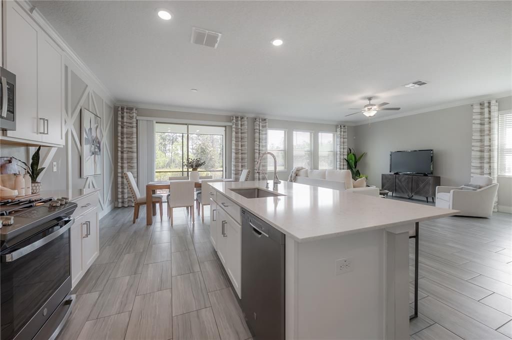 Active With Contract: $574,500 (4 beds, 2 baths, 2775 Square Feet)