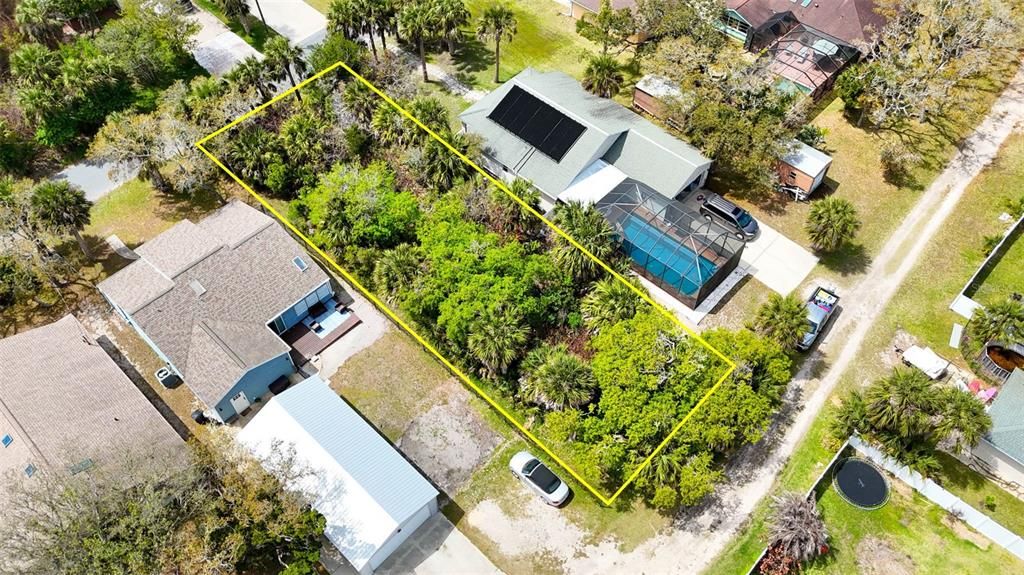 На продажу: $165,000 (0.18 acres)