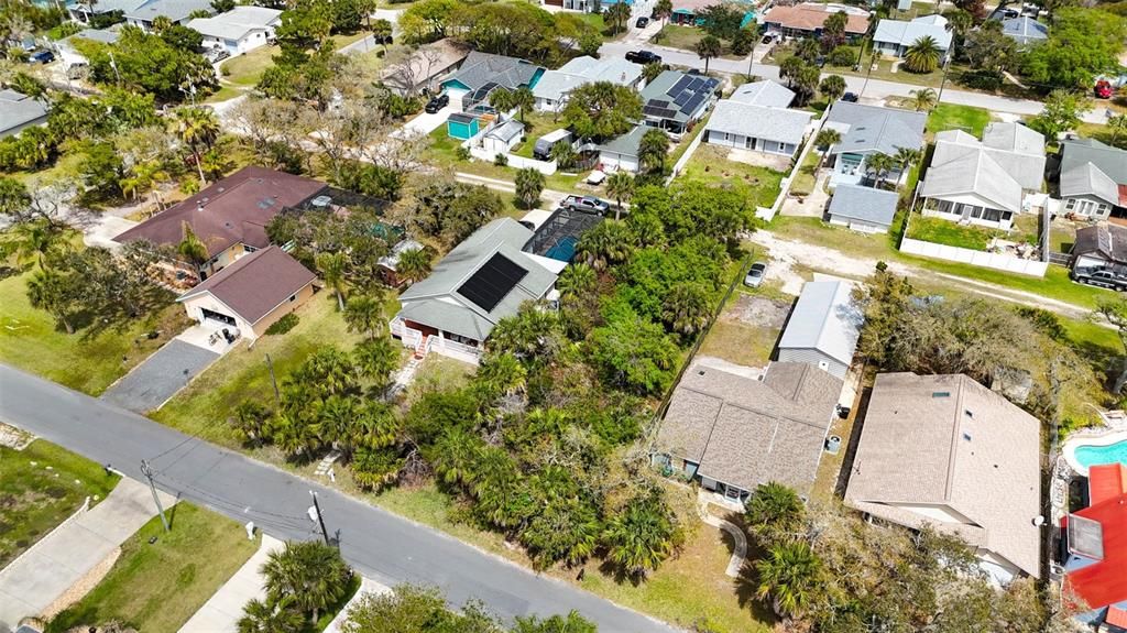 На продажу: $165,000 (0.18 acres)