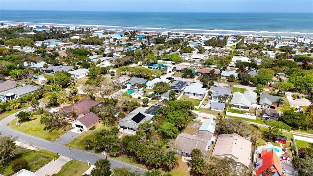 На продажу: $165,000 (0.18 acres)