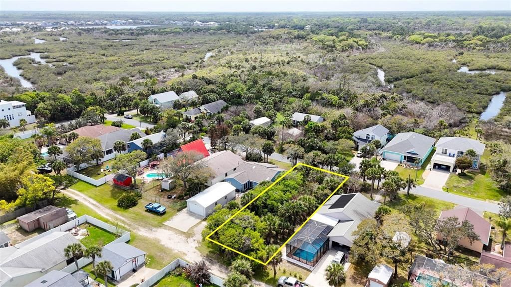 На продажу: $165,000 (0.18 acres)