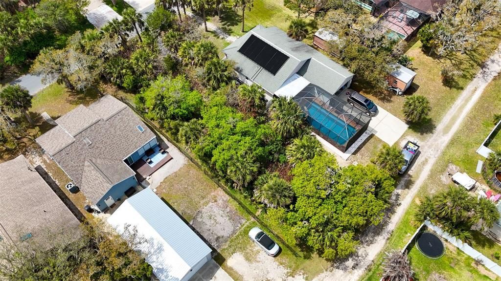 На продажу: $165,000 (0.18 acres)