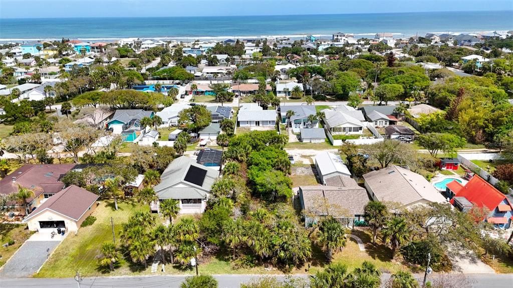 На продажу: $165,000 (0.18 acres)