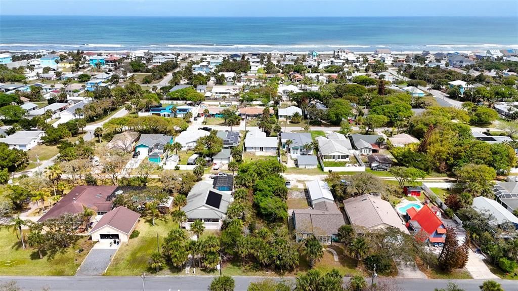 На продажу: $165,000 (0.18 acres)