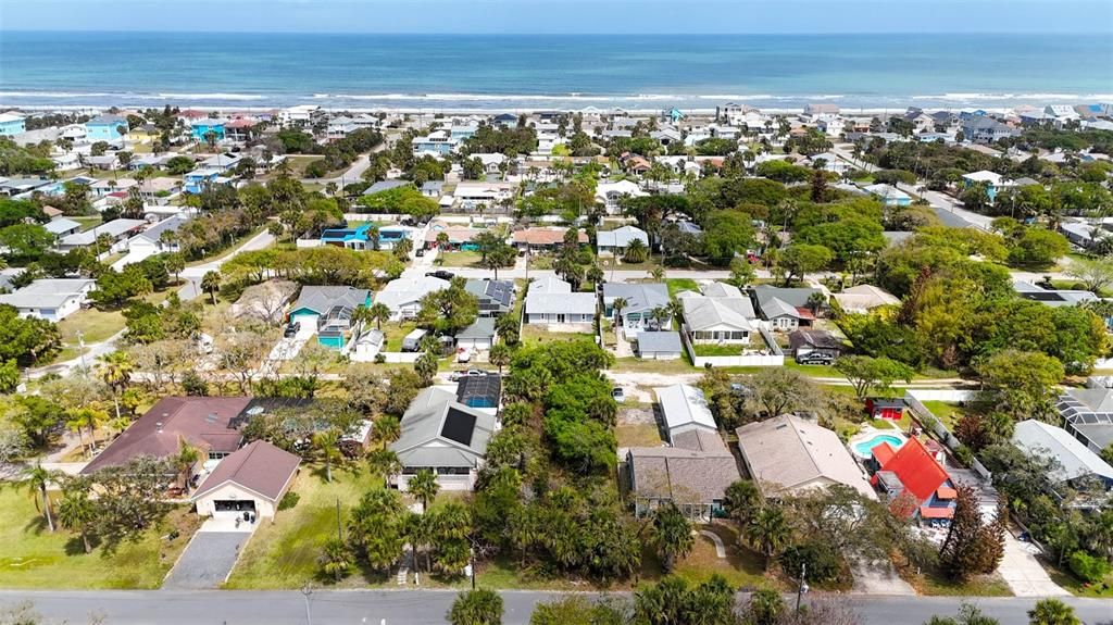 На продажу: $165,000 (0.18 acres)