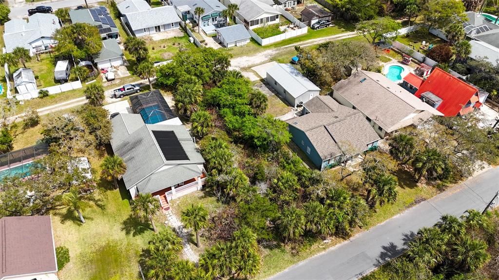 На продажу: $165,000 (0.18 acres)