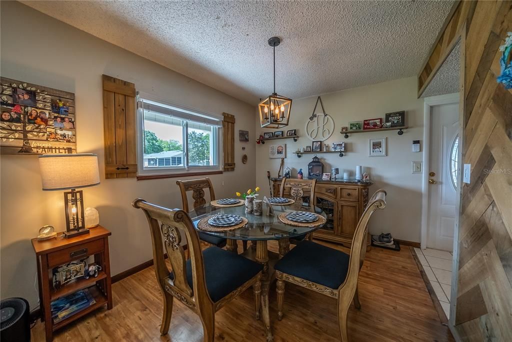 На продажу: $160,000 (2 спален, 2 ванн, 1008 Квадратных фут)