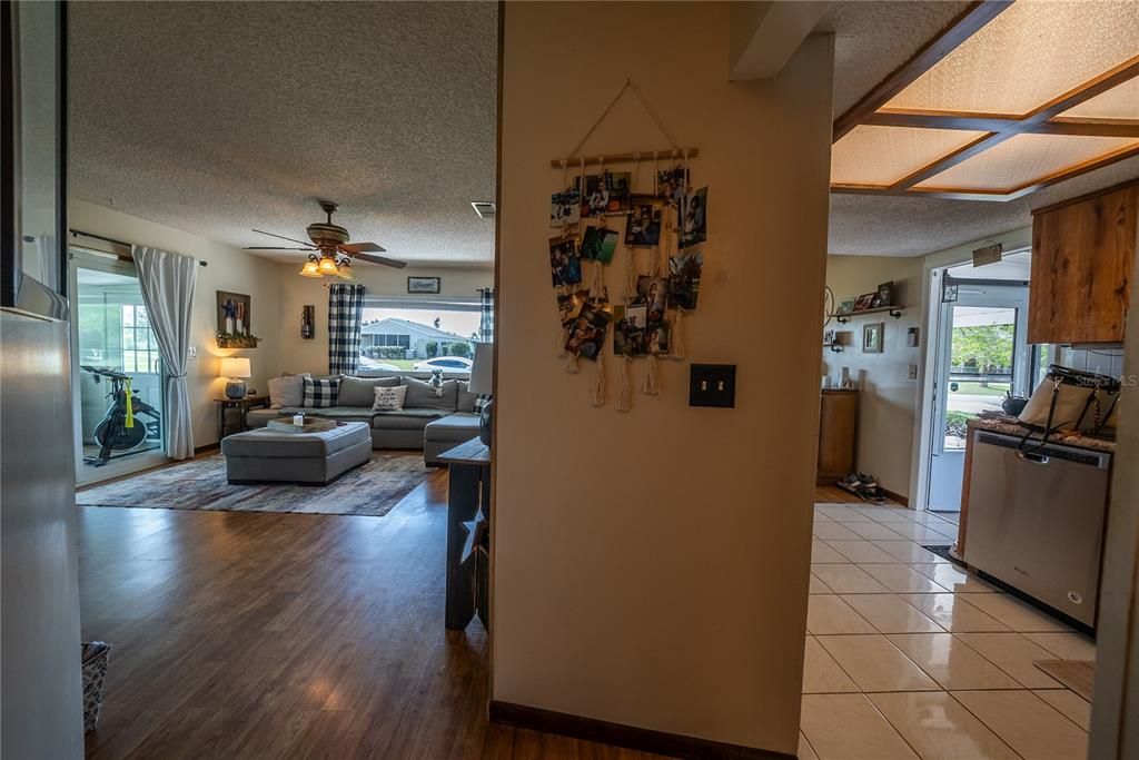 На продажу: $160,000 (2 спален, 2 ванн, 1008 Квадратных фут)