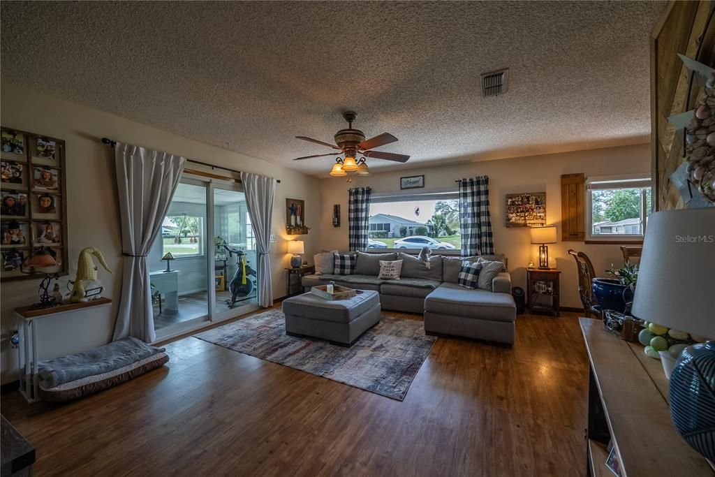 На продажу: $160,000 (2 спален, 2 ванн, 1008 Квадратных фут)