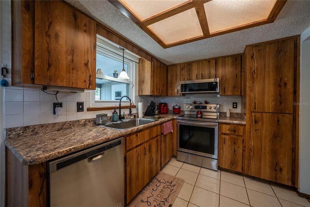 На продажу: $160,000 (2 спален, 2 ванн, 1008 Квадратных фут)