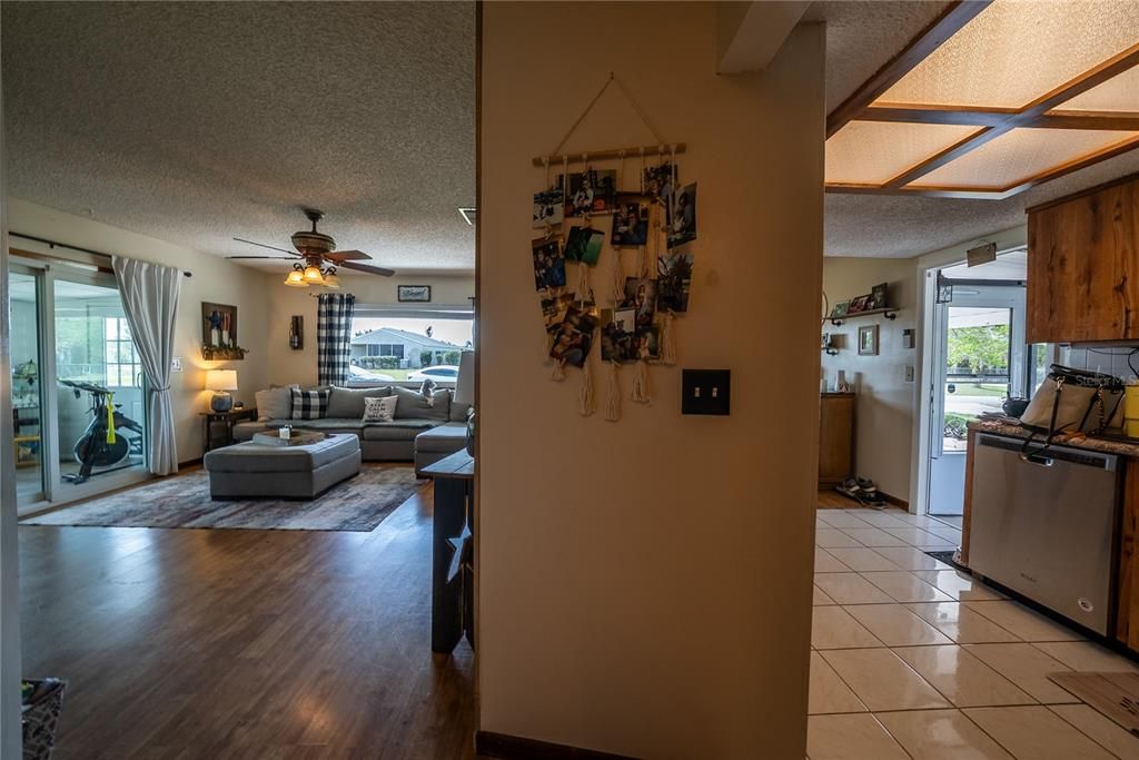 На продажу: $160,000 (2 спален, 2 ванн, 1008 Квадратных фут)