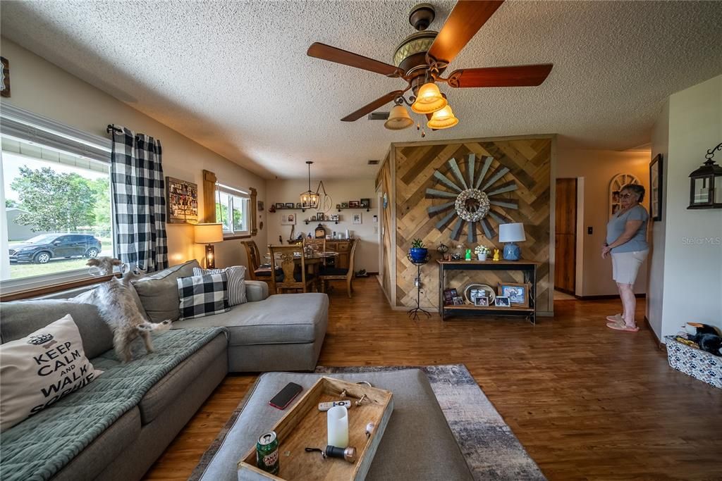 На продажу: $160,000 (2 спален, 2 ванн, 1008 Квадратных фут)