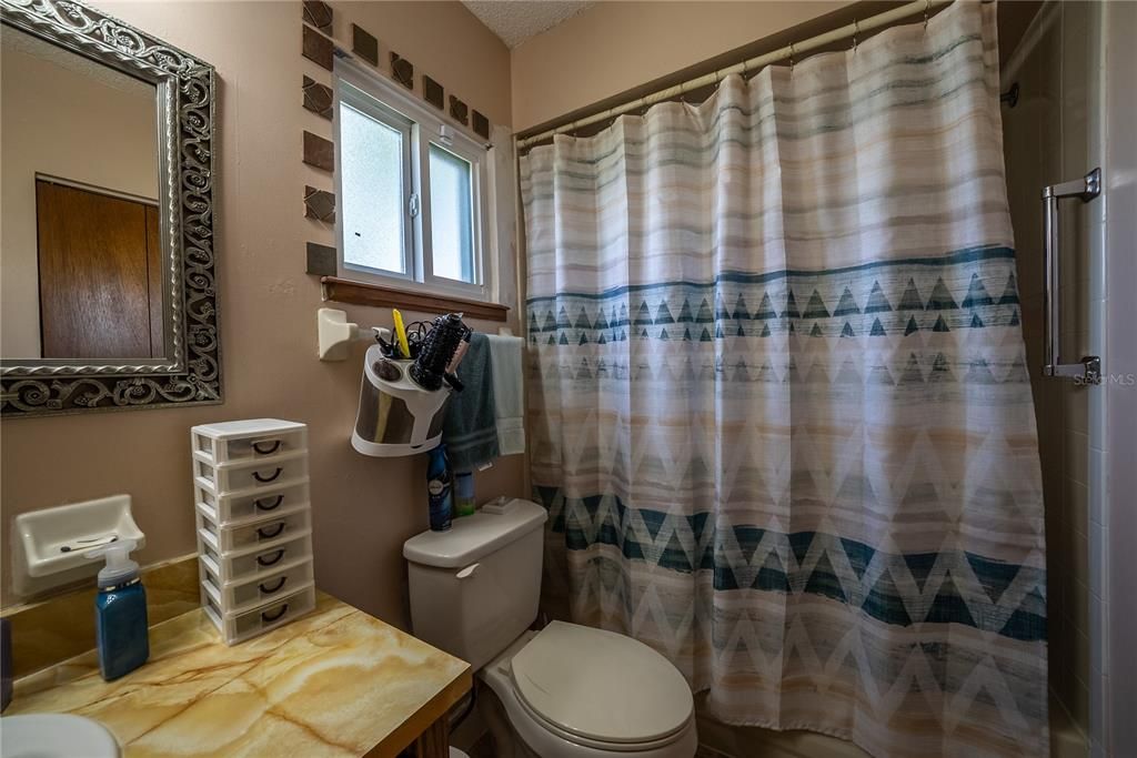 На продажу: $160,000 (2 спален, 2 ванн, 1008 Квадратных фут)