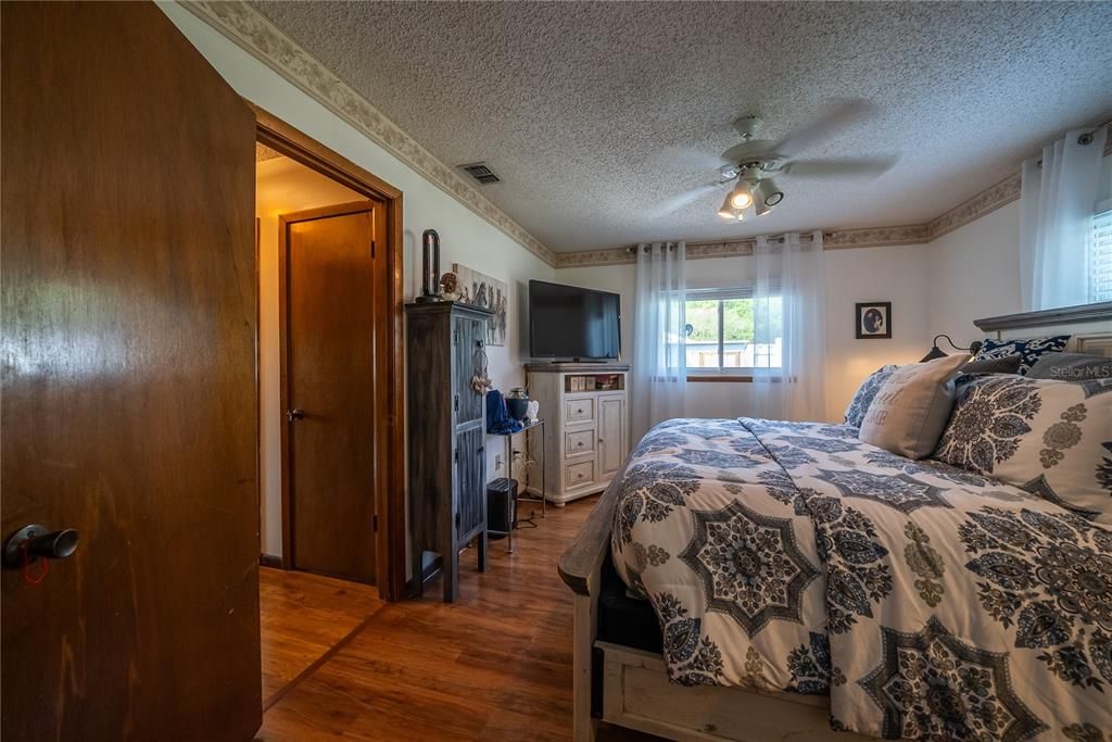 На продажу: $160,000 (2 спален, 2 ванн, 1008 Квадратных фут)