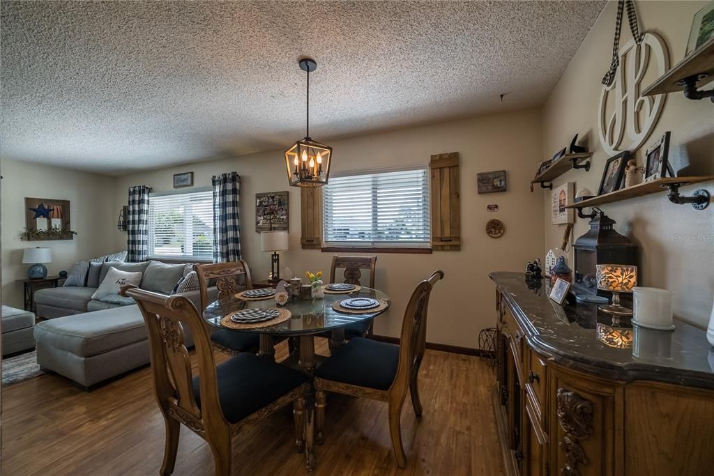 На продажу: $160,000 (2 спален, 2 ванн, 1008 Квадратных фут)