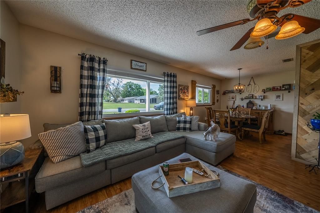 На продажу: $160,000 (2 спален, 2 ванн, 1008 Квадратных фут)