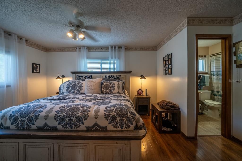 На продажу: $160,000 (2 спален, 2 ванн, 1008 Квадратных фут)