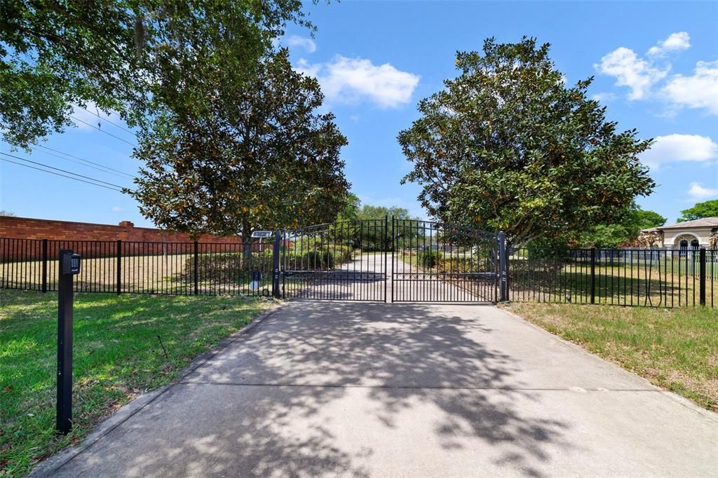 For Sale: $1,625,000 (5 beds, 5 baths, 4213 Square Feet)