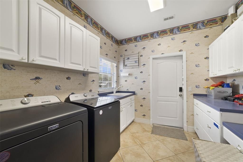 For Sale: $1,625,000 (5 beds, 5 baths, 4213 Square Feet)
