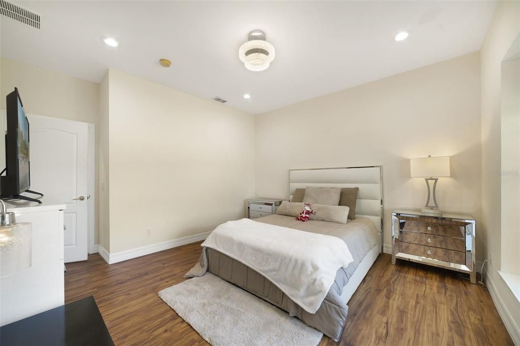 For Sale: $1,625,000 (5 beds, 5 baths, 4213 Square Feet)