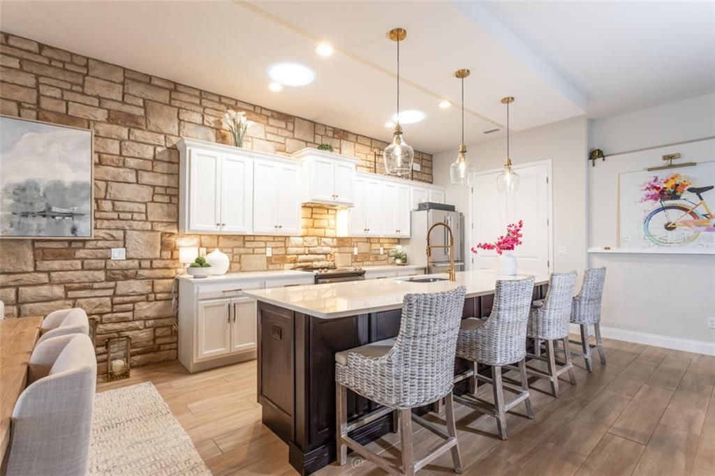 На продажу: $539,900 (3 спален, 3 ванн, 1843 Квадратных фут)