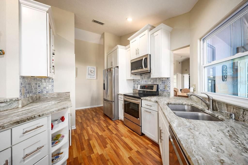 For Sale: $860,000 (3 beds, 2 baths, 1996 Square Feet)