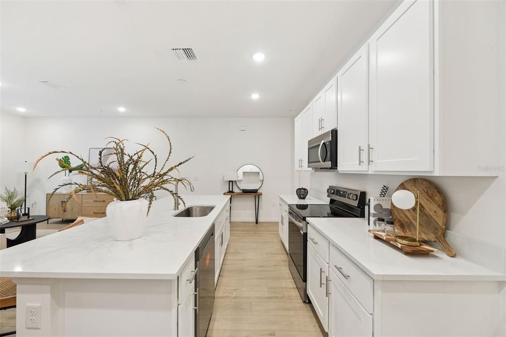 На продажу: $349,999 (4 спален, 2 ванн, 1860 Квадратных фут)