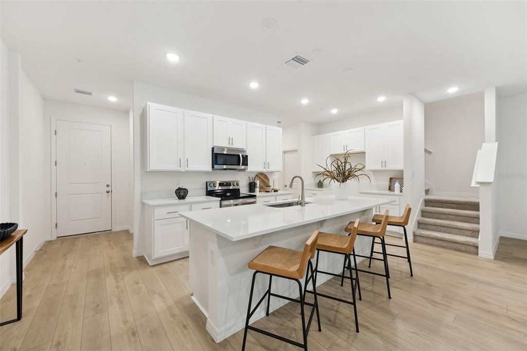 На продажу: $349,999 (4 спален, 2 ванн, 1860 Квадратных фут)