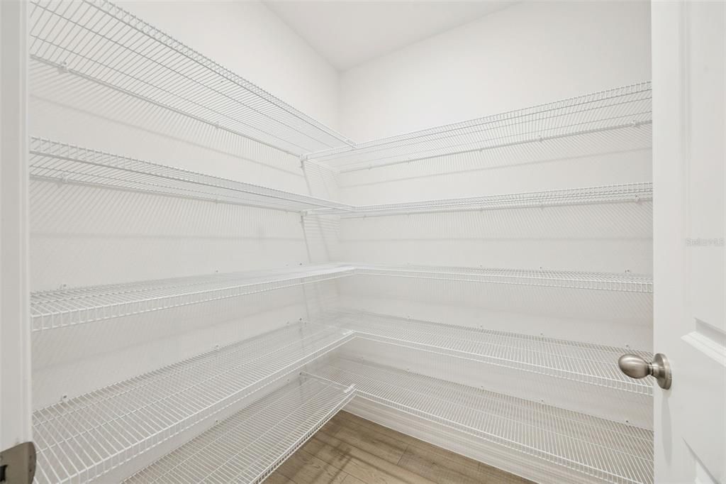 На продажу: $349,999 (4 спален, 2 ванн, 1860 Квадратных фут)