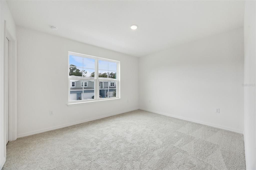 На продажу: $349,999 (4 спален, 2 ванн, 1860 Квадратных фут)