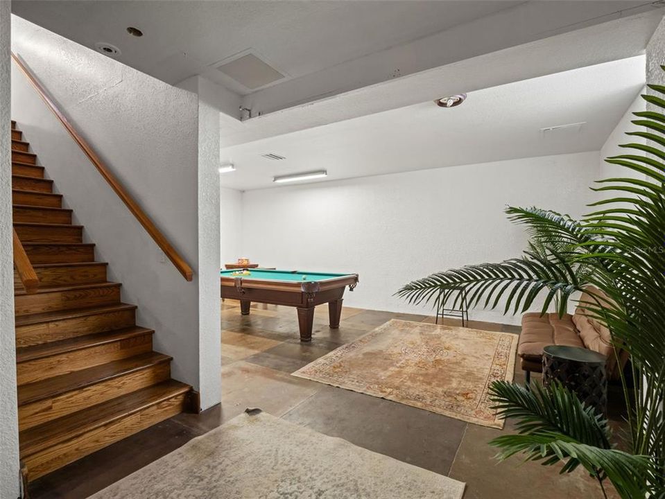 Activo con contrato: $889,000 (3 camas, 3 baños, 3154 Pies cuadrados)