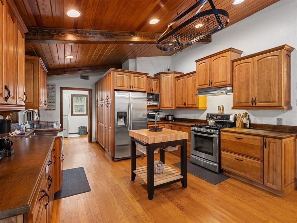Activo con contrato: $889,000 (3 camas, 3 baños, 3154 Pies cuadrados)