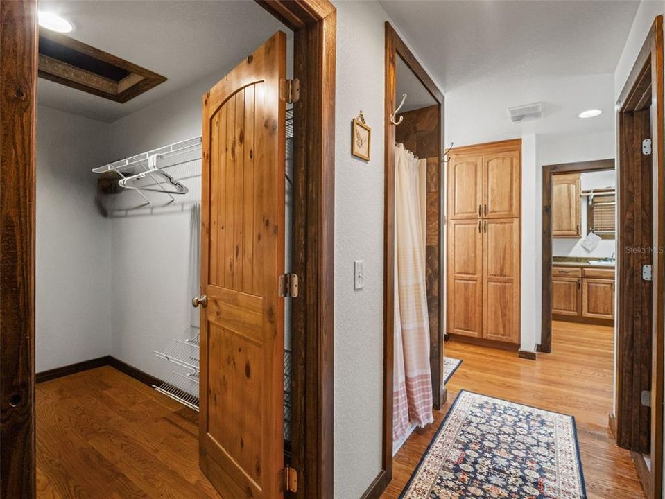 Activo con contrato: $889,000 (3 camas, 3 baños, 3154 Pies cuadrados)