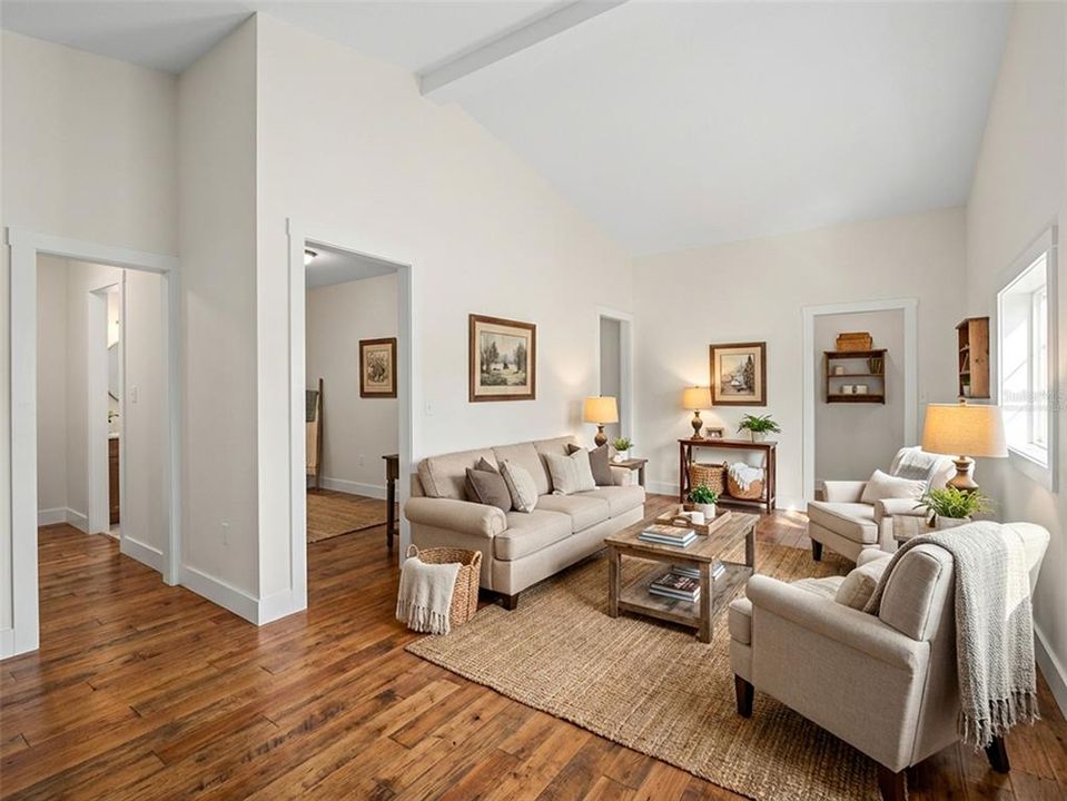 Activo con contrato: $889,000 (3 camas, 3 baños, 3154 Pies cuadrados)