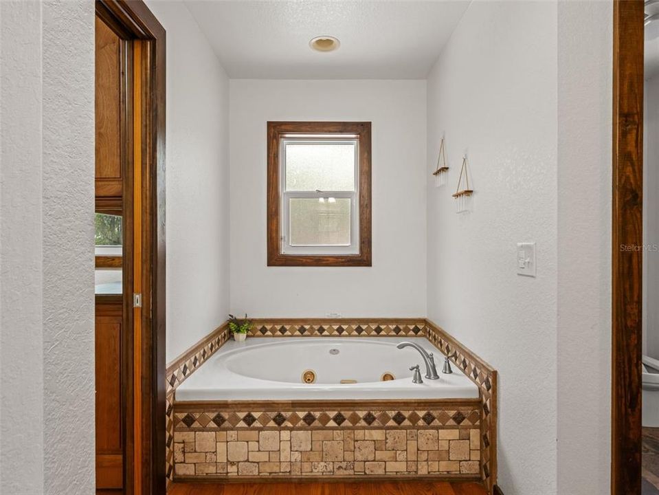 Activo con contrato: $889,000 (3 camas, 3 baños, 3154 Pies cuadrados)