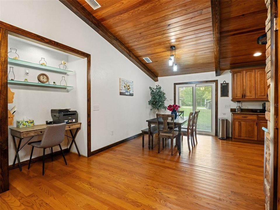 Activo con contrato: $889,000 (3 camas, 3 baños, 3154 Pies cuadrados)