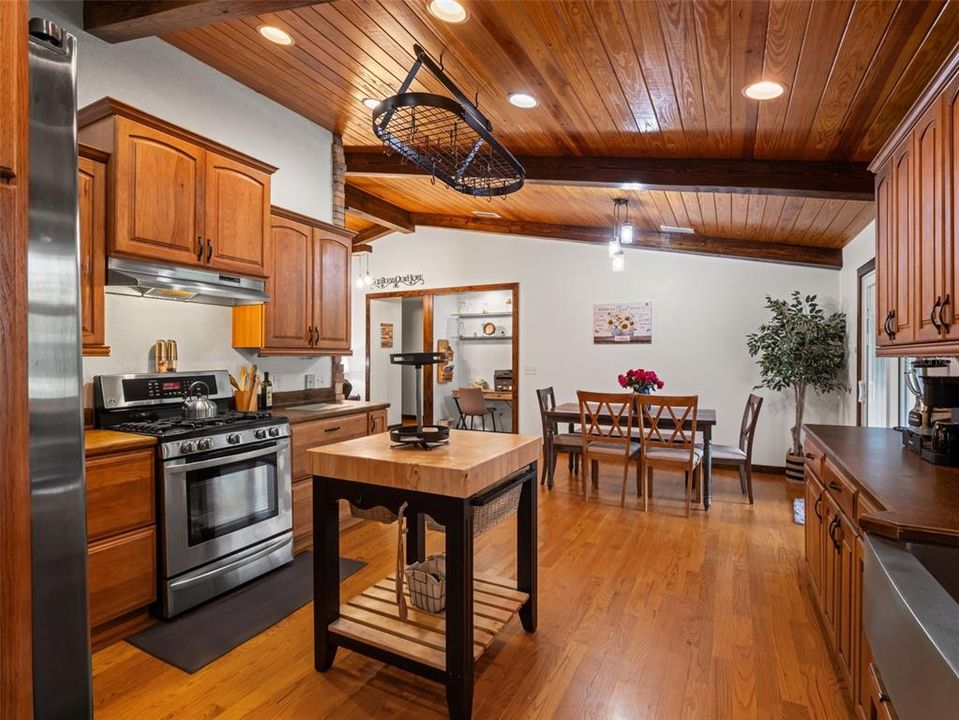 Activo con contrato: $889,000 (3 camas, 3 baños, 3154 Pies cuadrados)