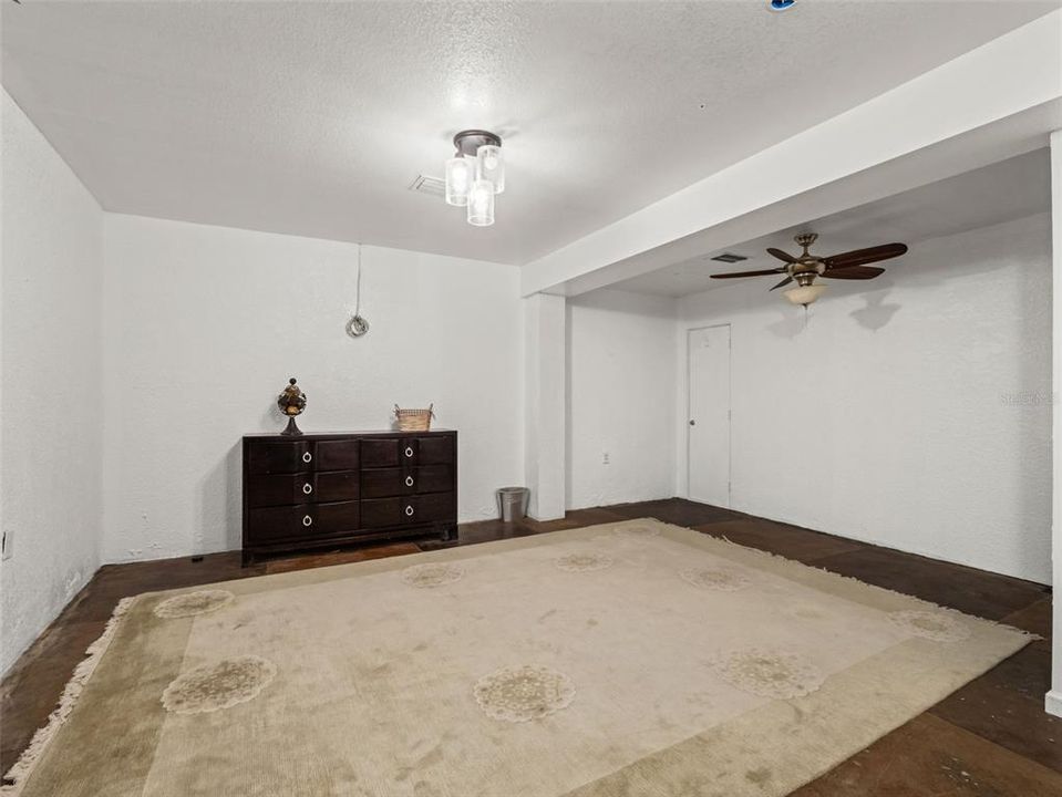 Activo con contrato: $889,000 (3 camas, 3 baños, 3154 Pies cuadrados)