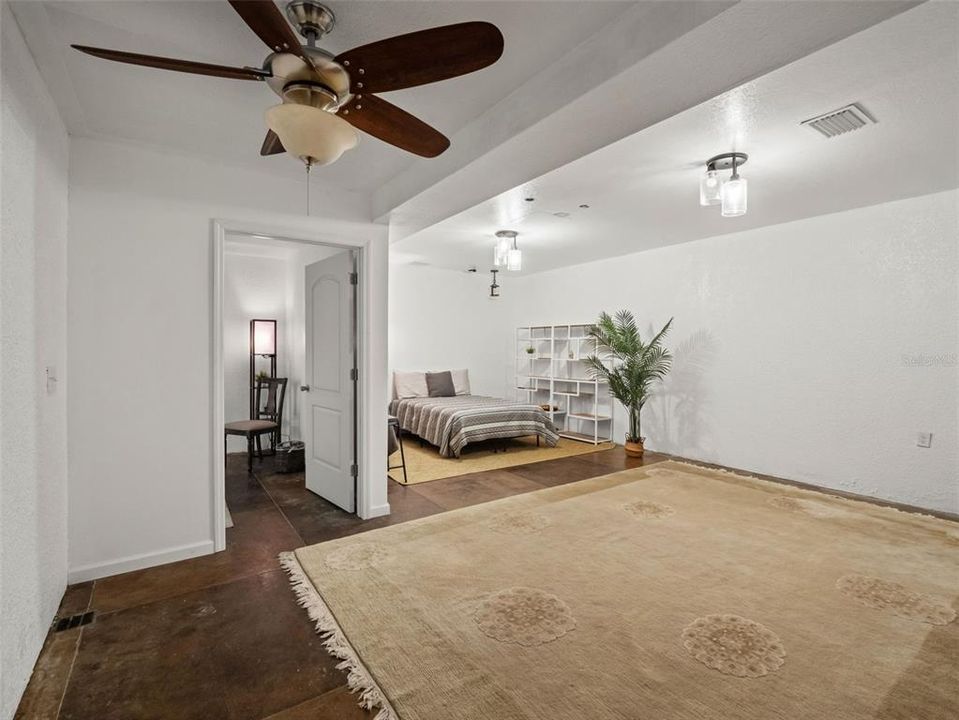 Activo con contrato: $889,000 (3 camas, 3 baños, 3154 Pies cuadrados)