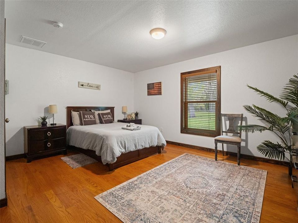 Activo con contrato: $889,000 (3 camas, 3 baños, 3154 Pies cuadrados)