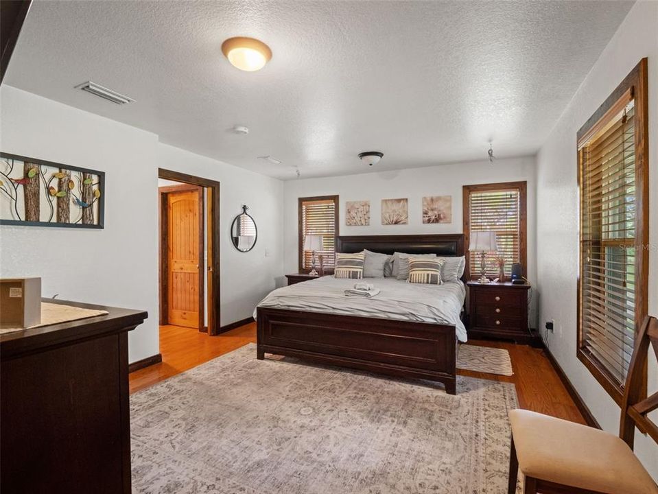 Activo con contrato: $889,000 (3 camas, 3 baños, 3154 Pies cuadrados)
