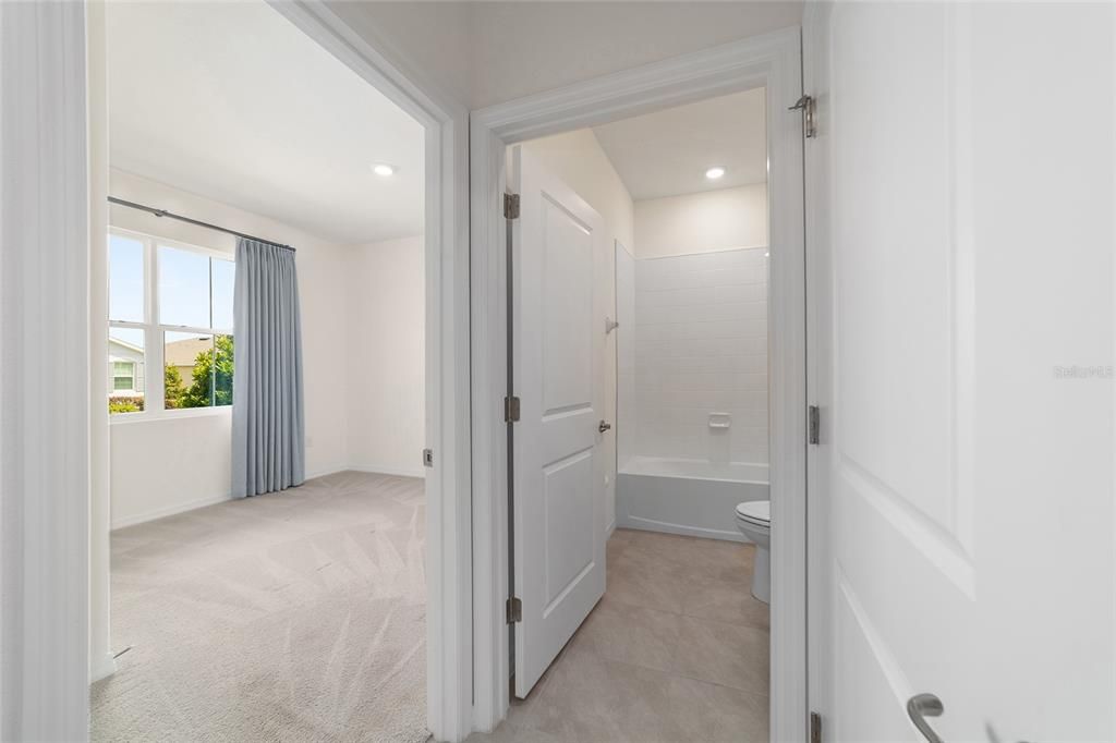 Activo con contrato: $305,000 (2 camas, 2 baños, 1813 Pies cuadrados)