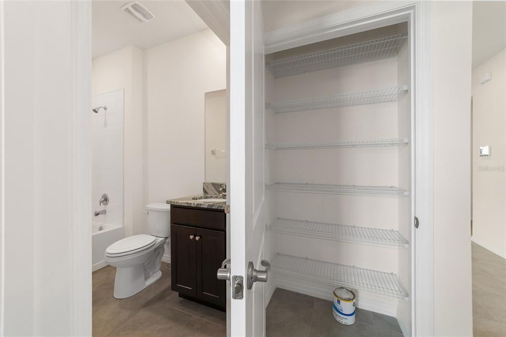 Activo con contrato: $305,000 (2 camas, 2 baños, 1813 Pies cuadrados)