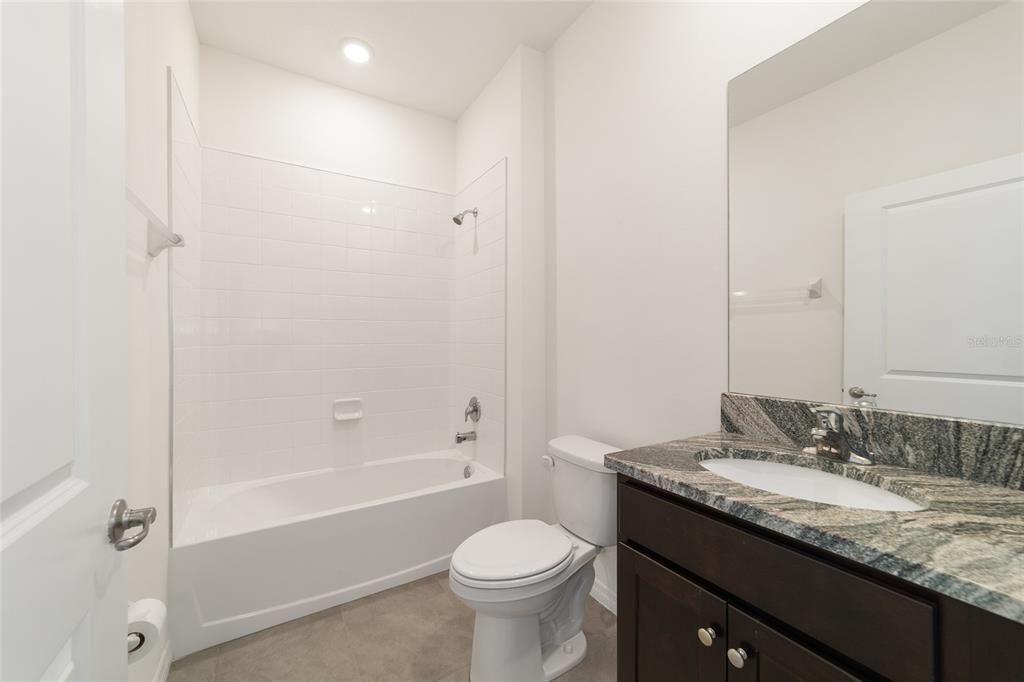 Activo con contrato: $305,000 (2 camas, 2 baños, 1813 Pies cuadrados)