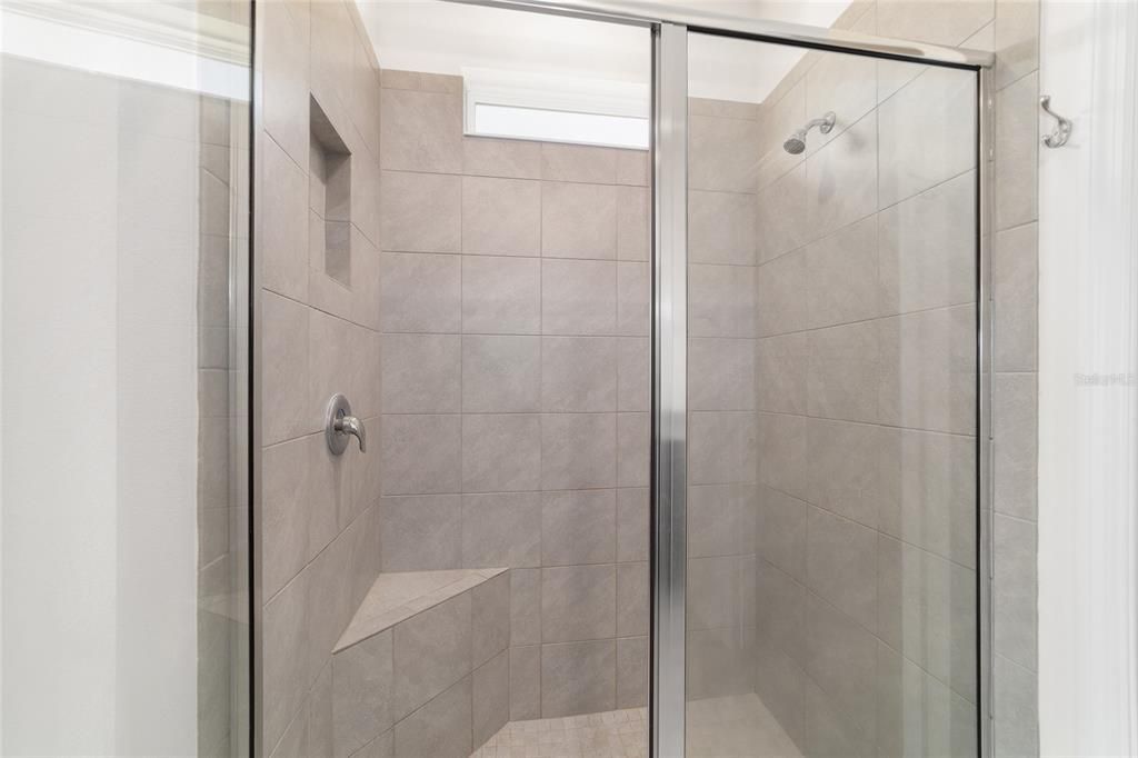 Activo con contrato: $305,000 (2 camas, 2 baños, 1813 Pies cuadrados)