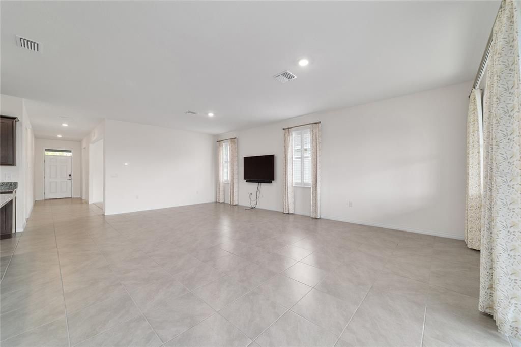 Activo con contrato: $305,000 (2 camas, 2 baños, 1813 Pies cuadrados)