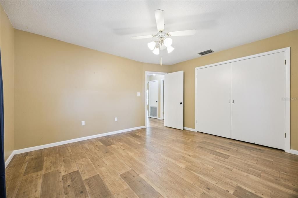 For Sale: $370,000 (3 beds, 2 baths, 1662 Square Feet)